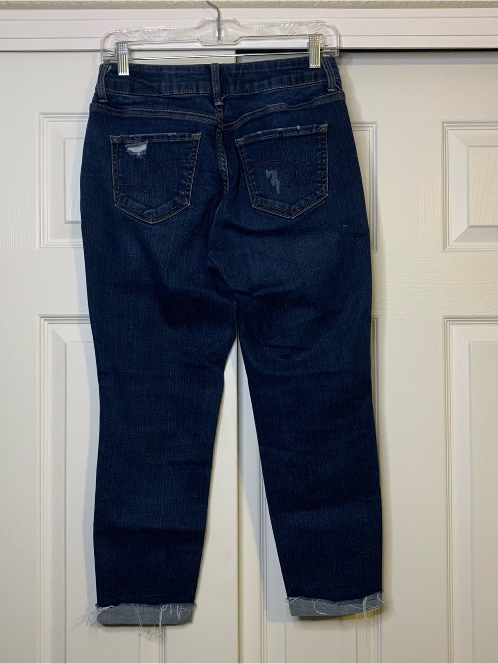 Time & Tru Mid Rise Dark Denim Capri Jeans - Picture 4 of 6